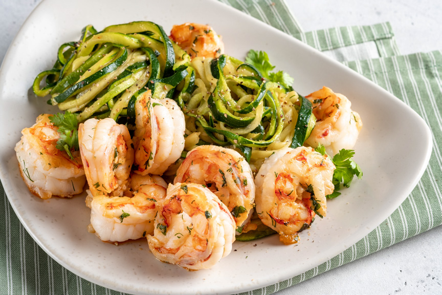 Zucchini Pasta con Salsa Mediterránea